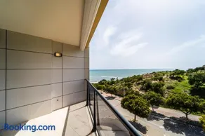 Primera línea de mar con piscina, gimnasio y parking 2 hab y 2 baños - Image 1