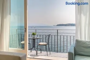 Luxury Lake View Apartments - Image 1