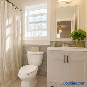 Westville Haven Modern 2BR Near Yale - Image 2