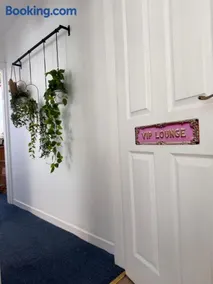 Well St Apartment - Image 2