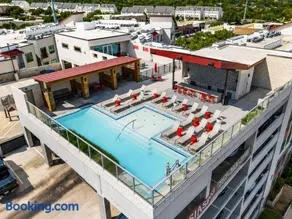 The Monarch, Premium Resort-Style Retreat - Image 1