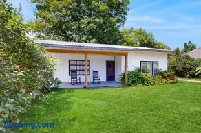 The Three Seasons - Centrally located house in Lake Leelanau - Image 1