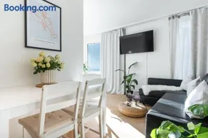Exclusive Lake Access Villa Studio - Image 3