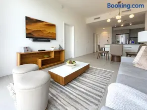 P2004 Penthouse 2BR with East Views Balcony a Pool and Gym in Doral - Image 3