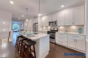Beautiful Canton Home w/rooftop deck +Private parking - Image 1