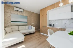 Pearl Coast Drymades Elegant 2BR Apartment by PikHost - Image 2