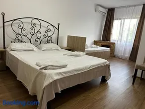 Pensiune Restaurant Rustic Rm Sarat - Image 2