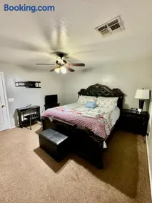 West PHX Cozy king suit with private bathroom Inside a house - Image 3