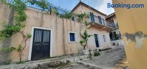 Traditional Hillside Cottage - Image 1
