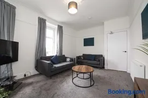 Carnoustie Residence - SJA Stays - 3 Bed Apartment - Image 3