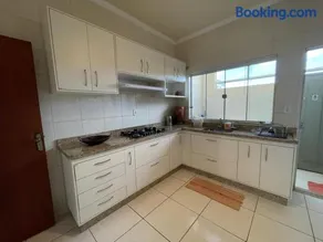 Apartamento espaçoso de 3 quartos - Image 5