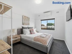Farmer's Stay Apt 1 - Roadhouse & Renovated Pub - Image 1
