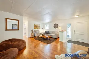 Charming Milk Barn Home on Vineyard Estate - Image 2