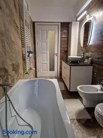 Silvery Residence OMV - Image 4