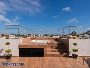 Comfy Apartment with Stylish Furnishings & Private Balcony - Antigua - Image 2