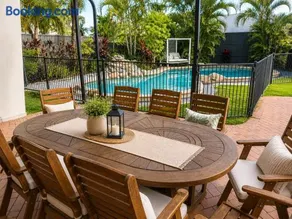 Charming & Spacious 5 Bedroom Bayside House with Pool - Image 2