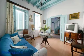 Traditional house by the sea - Image 2