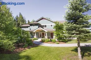 Wyndham Smugglers' Notch 2BR Apartment with Resort Access - Image 1