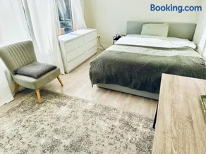 A double bedroom next to zuidplein metro station and Ahoy Arena Available for one person - Image 1