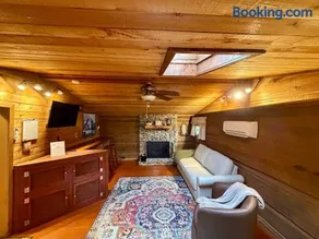 The Cozy Cabin - Image 2