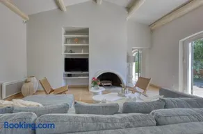Beautiful Provencal house with swimming pool - Image 2