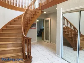 Vancouver Homestay Inn - Image 1