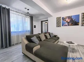Mamaia Beach Apartment - Image 2