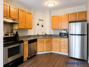 Downtown Condo-Walk to Mercedes-Benz Stadium, State Farm Arena & GWCC- Free Parking - Image 5