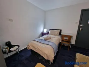 Room near East Midland Airport 5 - Image 4