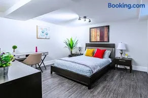 Modern Apartment in a Trendy Neighbourhood - Image 4