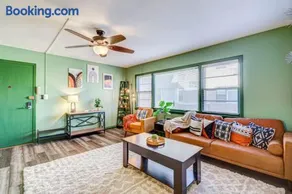 Top Rated Condo •King Bed • Safe Historic Location - Image 1