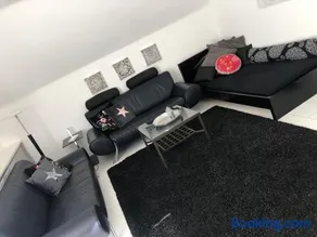 Bel Art Etage mit großem Parkplatz - Image 4
