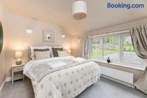 Central Malham Wellbeing Escape, 1-bed cottage with yoga studio & new superfast WiFi - Image 3