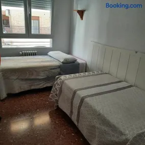 Piso Feria-Hospital PerpetuoSocorro Con garaje - Image 2