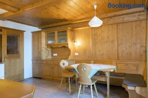 ZuHaus Gruab - Dog Friendly Tyrolean Apartment with fireplace Wildschönau Premiumcard - Image 3