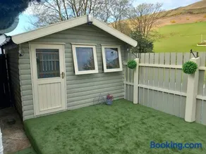 Eddie's Thatched Roadside Cottage - Image 4