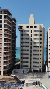 Apartamento com 03 quartos, vista para o mar, com suíte, 2 elevadores e garagem - Image 1