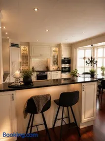 Detached house with terrace and garden close to the sea and town - Image 2