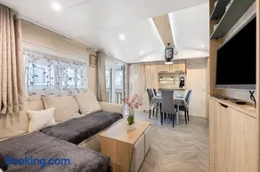 Casa móvil con jacuzzi, terraza y piscina climatizada - Image 4
