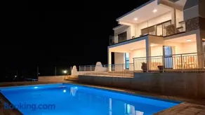 Panoramic Seacave Cottage - Image 2