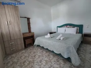 Georgia's beach house - Image 2