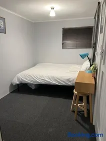 A lovely studio in Kings Meadows - Image 1