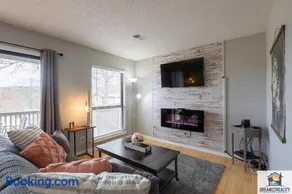 1BR Walk-In Condo at Pointe Royal - 2 Pools - FREE TICKETS INCLUDED - PR42-16 - Image 1