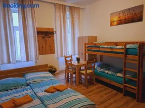 Astoria Central Appartement 10 minutes to downtown long term stay also possible - Image 2