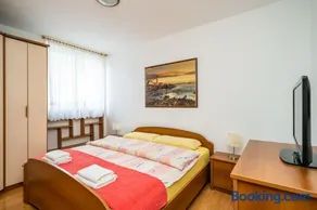 SPACIOUS THREE BEDROOM APARTMENT - Image 3