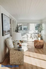 Beach House in Niagara - Image 2