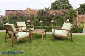 Boutique double room with countryside views - Image 4