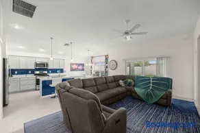 Spacious 3BR - Sleeps 7 - King Bed - Lanai - Image 1