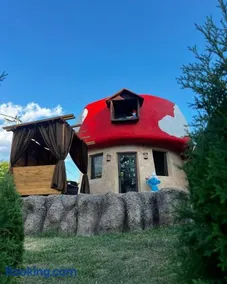 Приказната къщичка на Смърфовете - Image 1