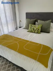 Fourways Luxe Suite - Image 3